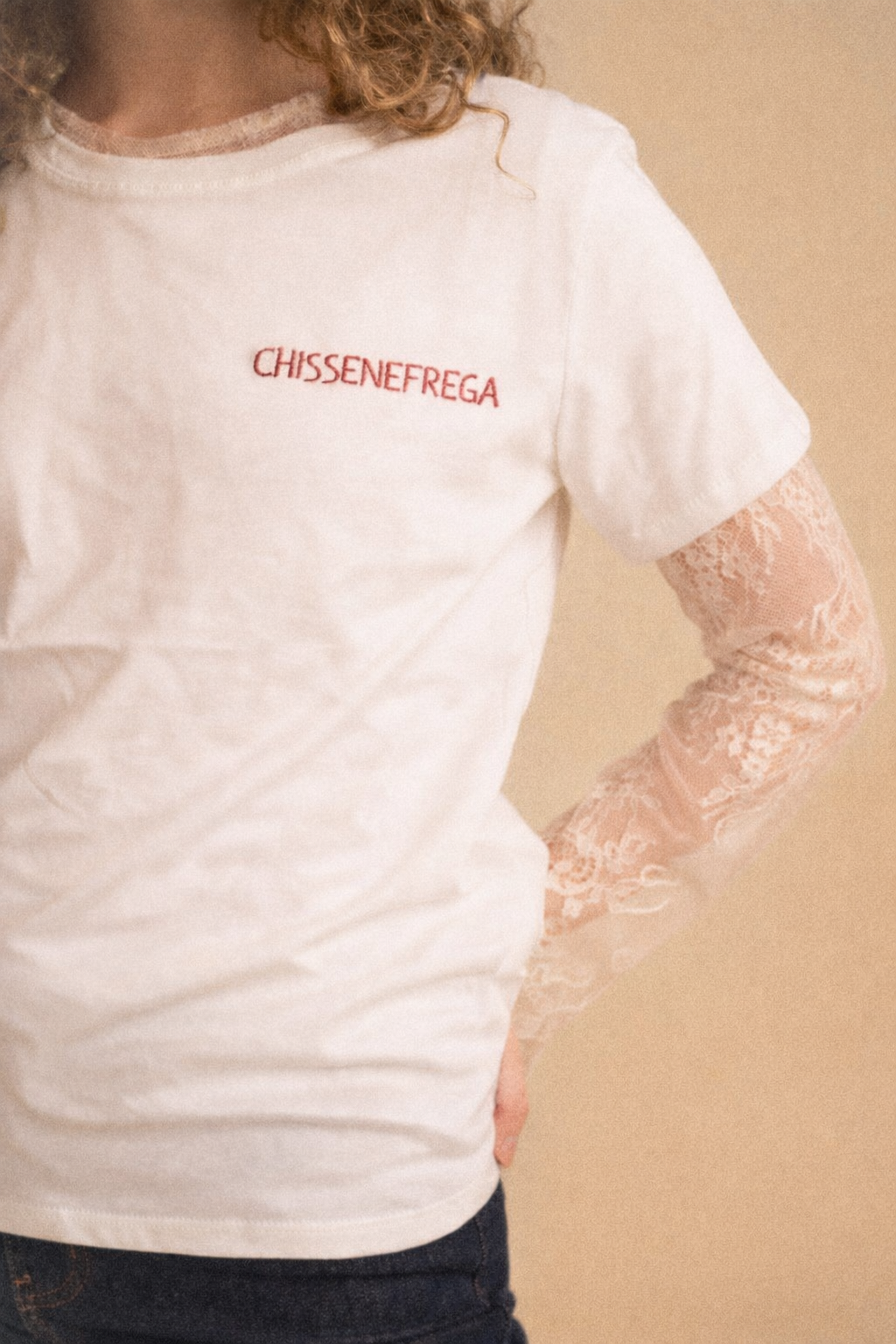 T-shirt bianca donna con scritte ricamate