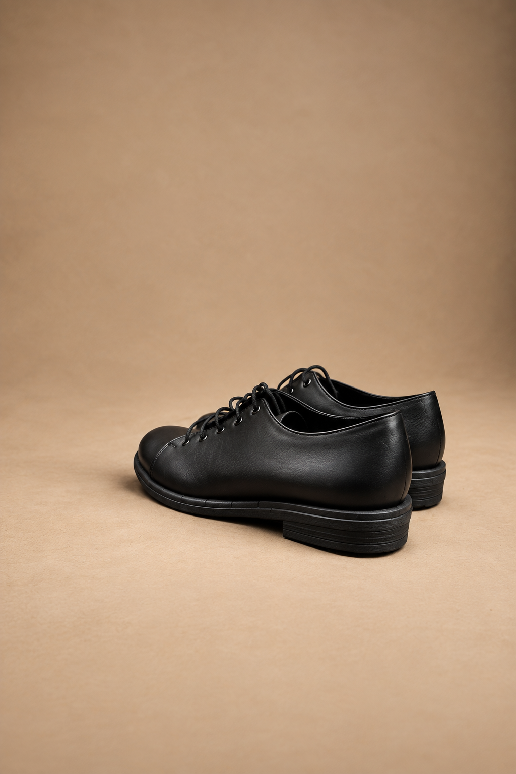 Mocassino Donna con Lacci in Pelle nero e Suola in Gomma