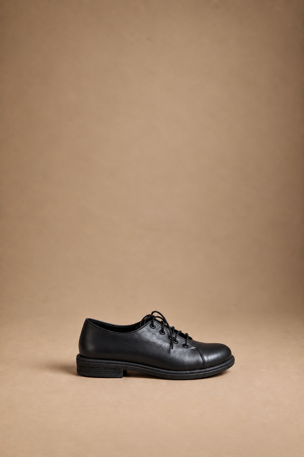 Mocassino Donna con Lacci in Pelle nero e Suola in Gomma