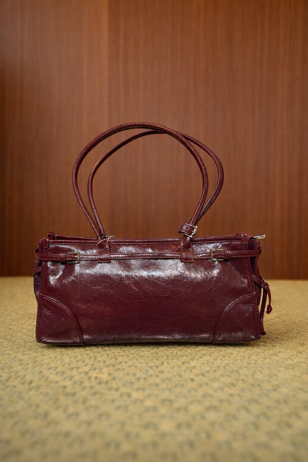 Borsa donna bordeaux in pelle effetto vintage con zip e tracolla regolabile