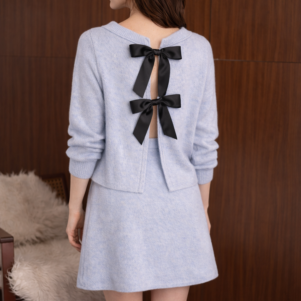 Set in Maglia Azzurro Polvere con Fiocchi a Contrasto