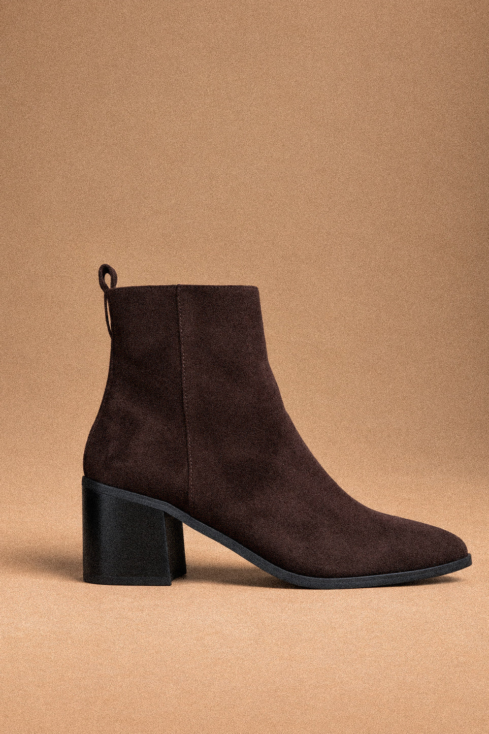 Stivaletto ankle boot in marrone camoscio con tacco